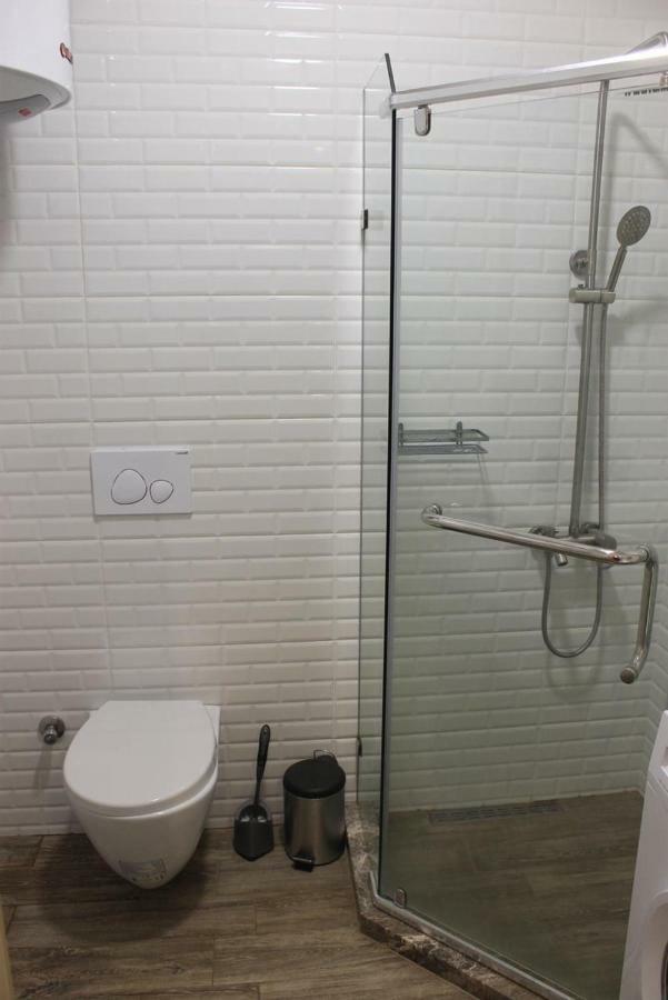 Apartament 1 *
