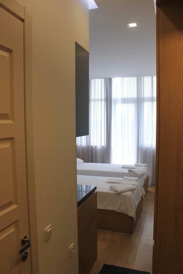1 Apartament *