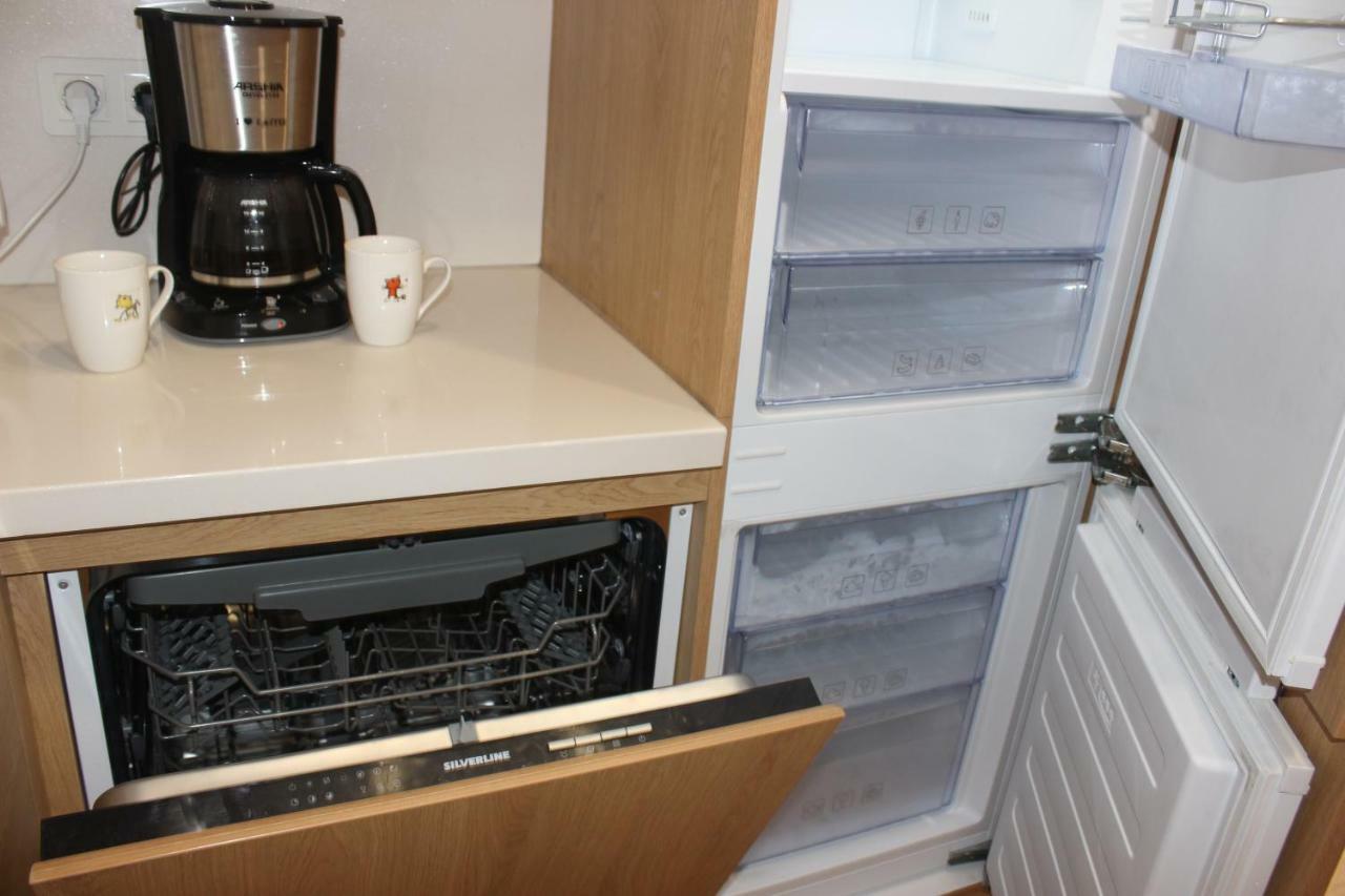 Apartament 1 *
