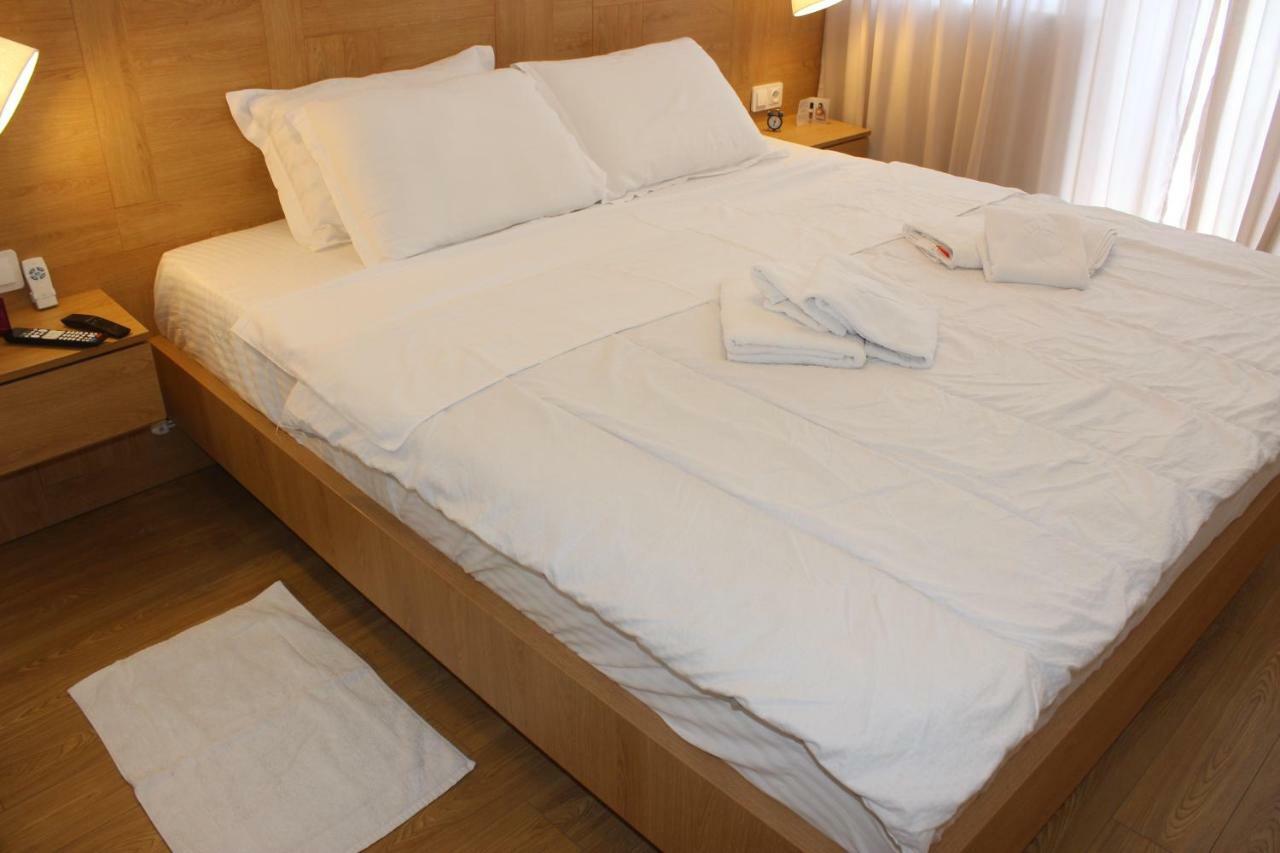 1 Apartament *
